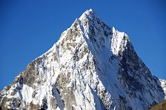 26 Cholatse Close Up Early Morning From Lobuche